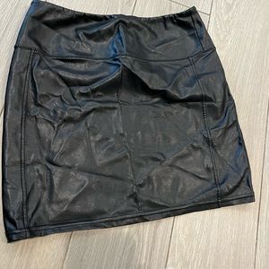 Aritzia wilfred vegan leather skirt